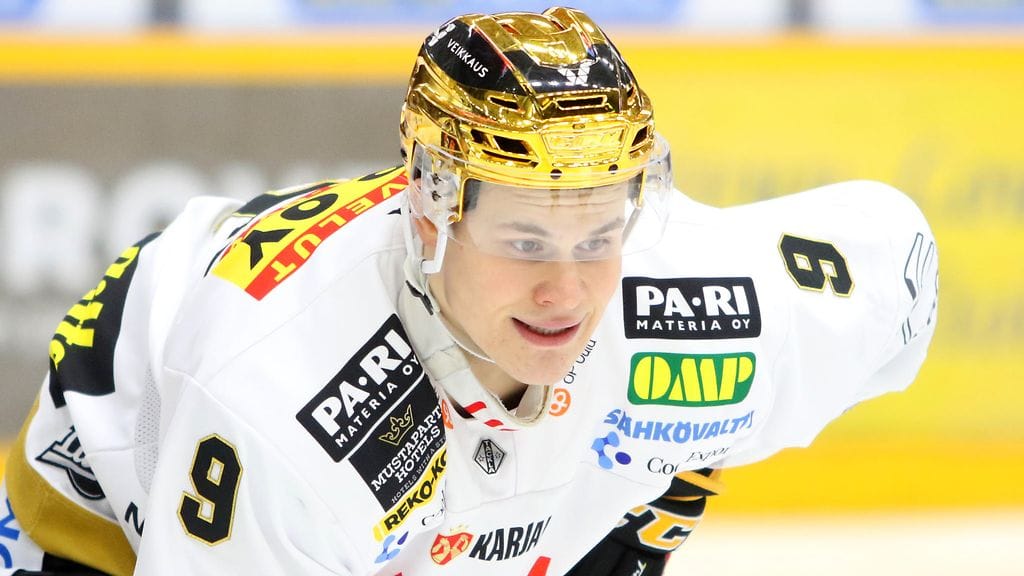 Kärpät sai rangaistuslaukauksen, kun Jesse Puljujärveä rikottiin.