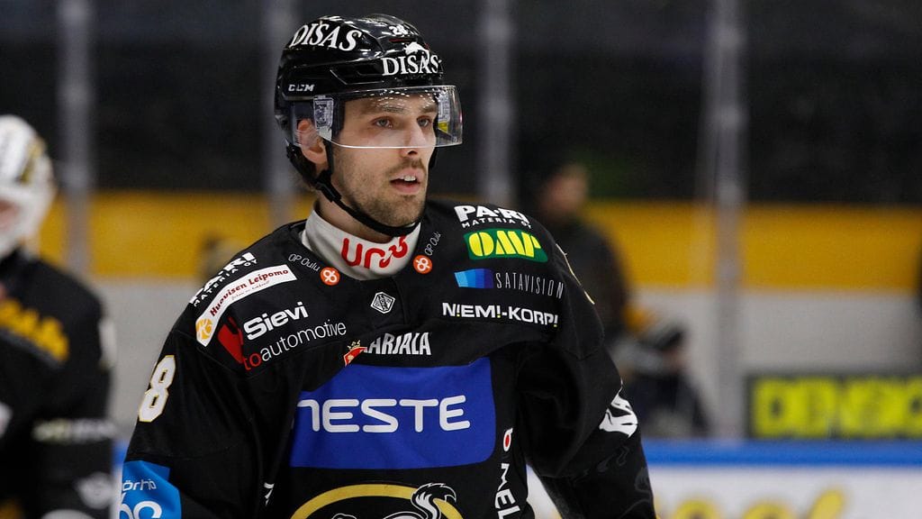 Mikko Niemelä on äitynyt hienoon iskuun.