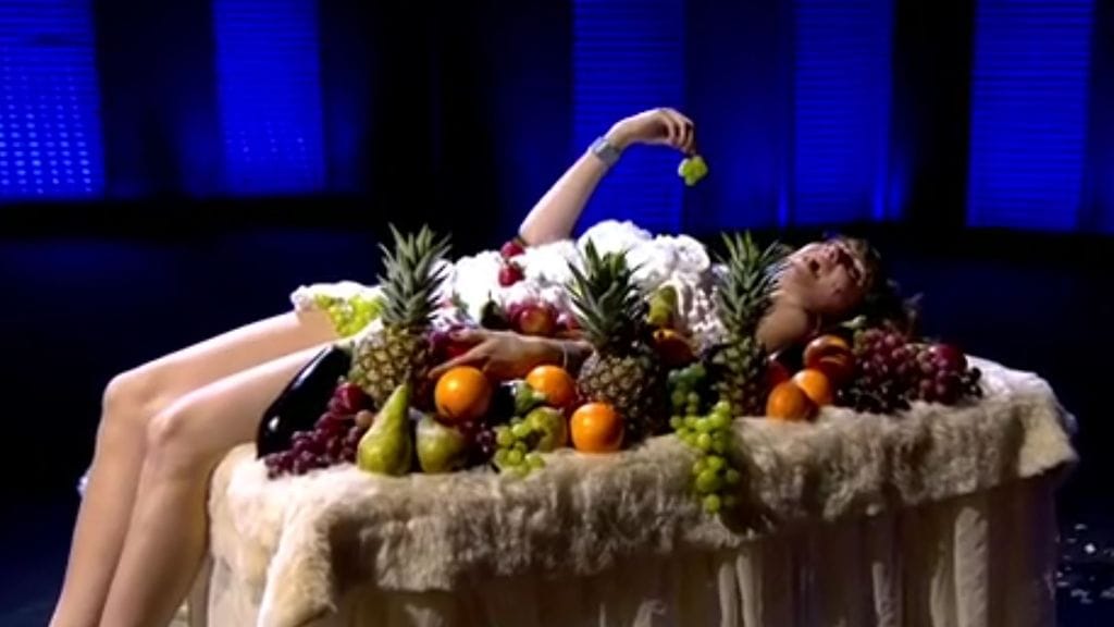 Hillevi Häntä-Heikkilä yritti hurmata Roope Salmisen.