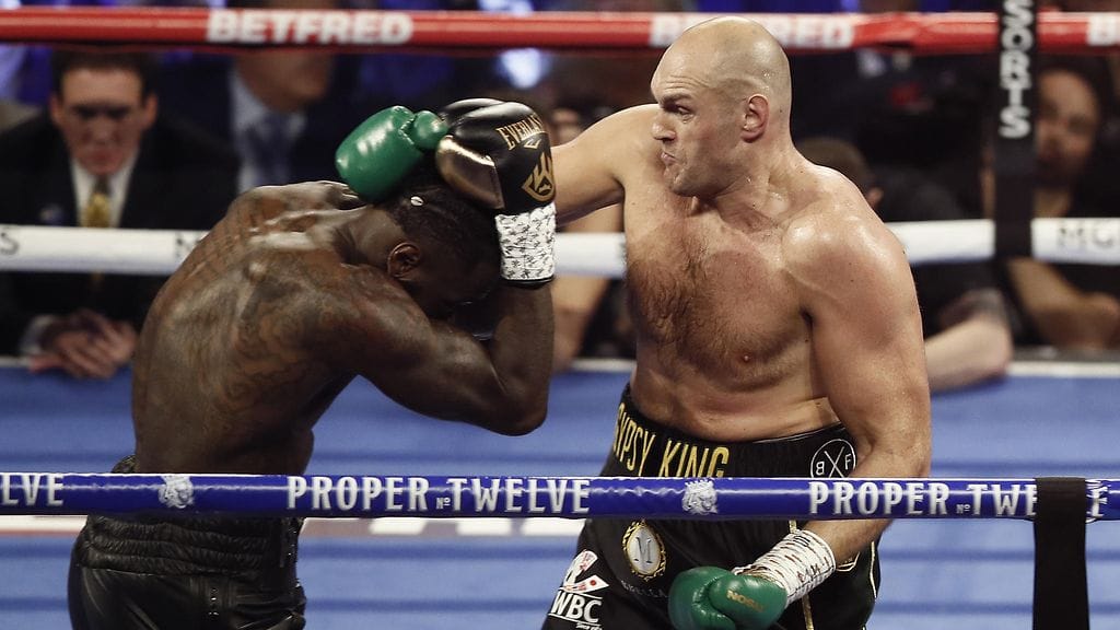 Deontay Wilder (vas.) sai selkäsaunan Tyson Furylta.