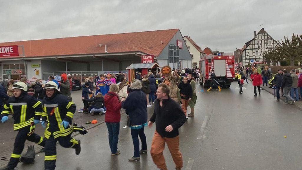 REUTERS saksa karnevaali yliajo 2402 (2)