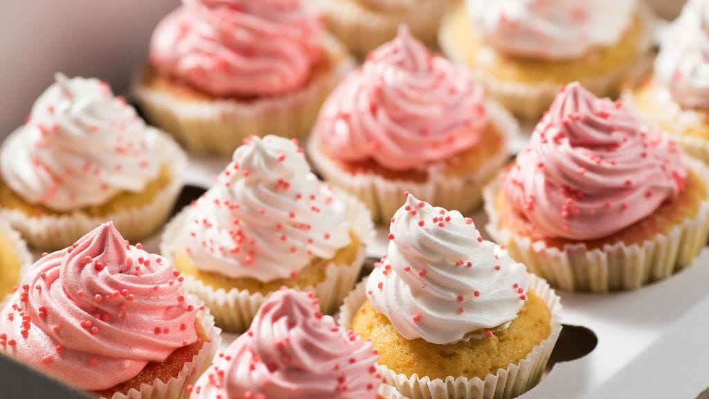 Tuntematon nainen oli maksanut kakun ja leivokset, jotka äiti oli tilannut tyttärensä syntymäpäiväjuhlia varten.