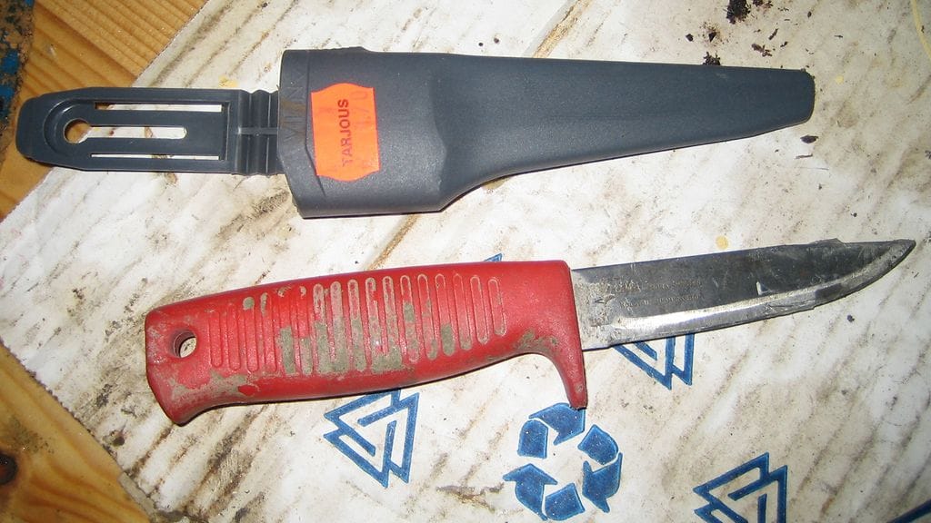 Puukko ja fileerausveitsi eivät olleet sopivia tavaroita yleiselle paikalle tuotavaksi, oikeus katsoi. Kuvituskuva.