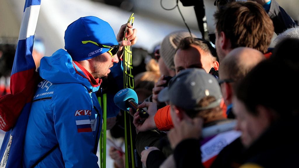 Aleksandr Loginov vastaili median kysymyksiin miesten viestin jälkeen.