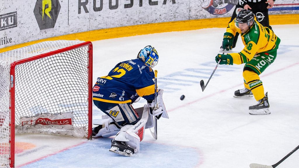 Oskari Setänen (vas.) pysäytti kaikki Ilveksen yritykset.