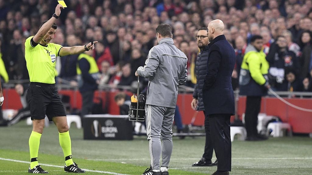 Ajaxin ja Getafen päävalmentajille heilautettiin keltaista korttia.