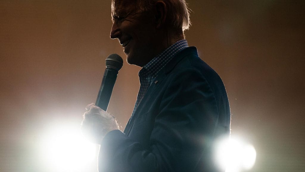 Joe Biden puhuu kampanjatilaisuudessa kannattajilleen. Kuva: EPA.