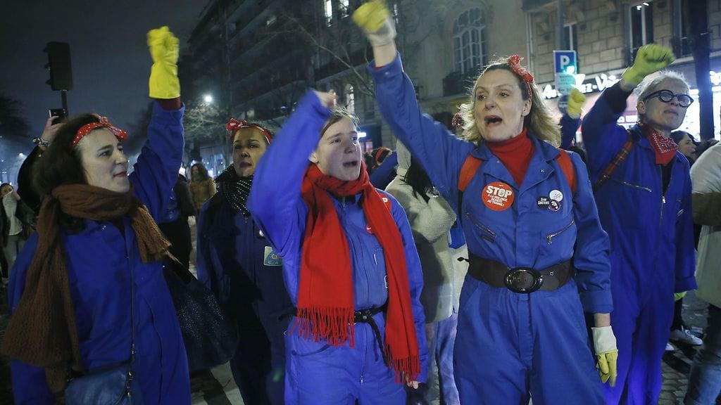 Feministiryhmä protestoi Polanskin voittoa Cesars-gaalassa.