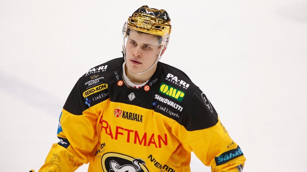 Jesse Puljujärvi (kuvassa) hamuaa pistepörssin kärkipaikkaa Liigassa.