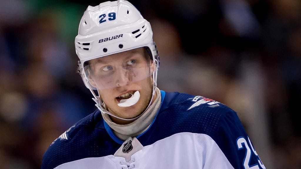 Patrik Laine on sivussa Winnipeg Jetsin pelaavasta kokoonpanosta ensi yön NHL-kierroksella.
