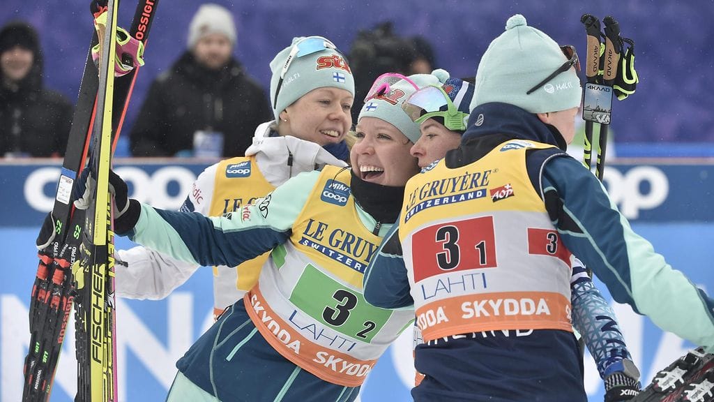 Suomen naiset iloitsivat kakkossijasta Salpausselän viestissä, mutta harmittelivat kilpailun vähäistä osanottoa.