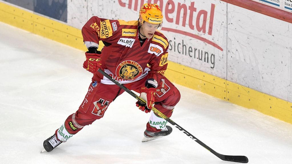 Harri Pesonen joutuu pelaamaan Sveitsissä tyhjille katsomoille.