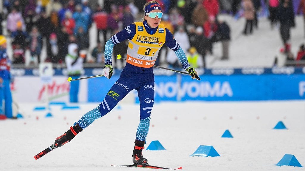 Laura Mononen hiihti sunnuntain viestissä Salpausselällä Suomen kolmososuuden.