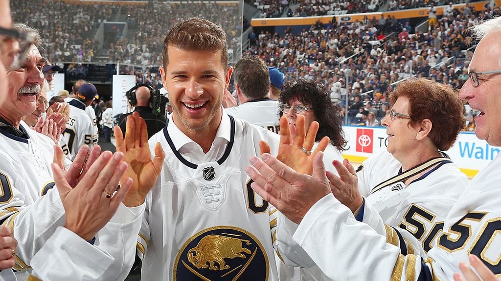 Jason Pominville siirtyi peliuransa päätyttyä Sabresin alumnien joukkoon.