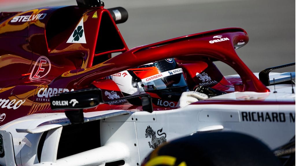 Kimi Räikkönen Alfa Romeon ratissa Barcelonan F1-testeissä.
