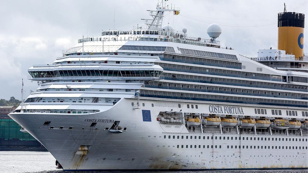 Costa Fortuna Vladivostokin satamassa Venäjällä toissa vuonna.