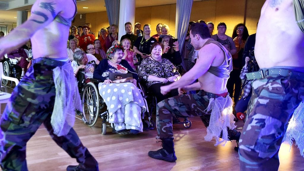 Hunksit palvelutalossa Lehtikuva (1)