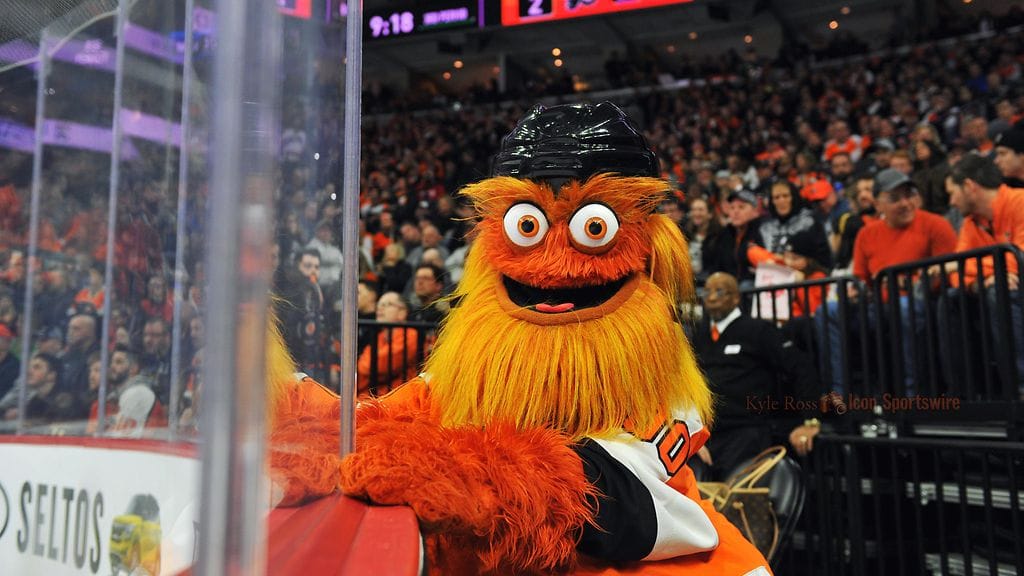 Philadelphian kaupungin suositus yleisötilaisuuksien välttämisestä ei vaikuttanut Philadelphia Flyersin ja Boston Bruinsin ottelun yleisömäärään tiistaina.