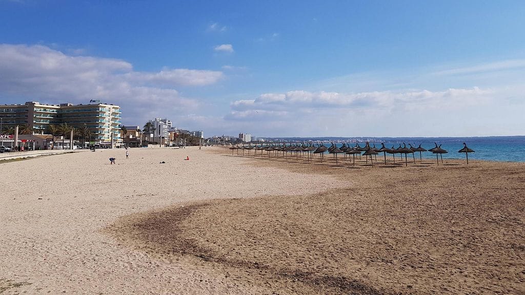 Mies kävi töissä ja kuntosalilla sairastumisestaan huolimatta.