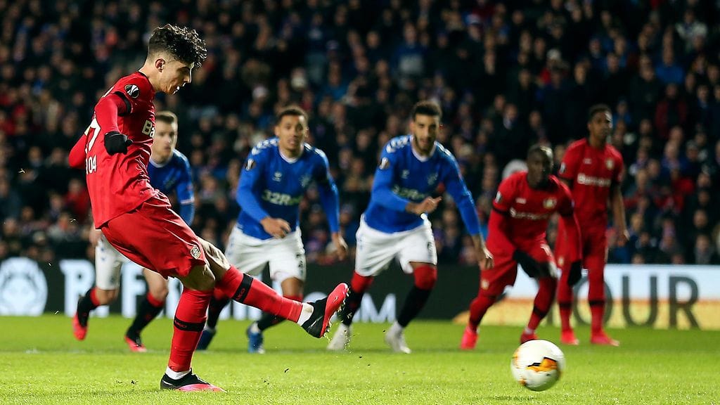 Kai Havertzin rangaistuspotku vei Bayer Leverkusenin johtoon.