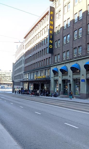 Beyond liike kenkäjono