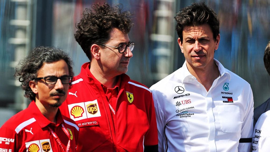 Laurent Mekies, Mattia Binotto ja Toto Wolff.