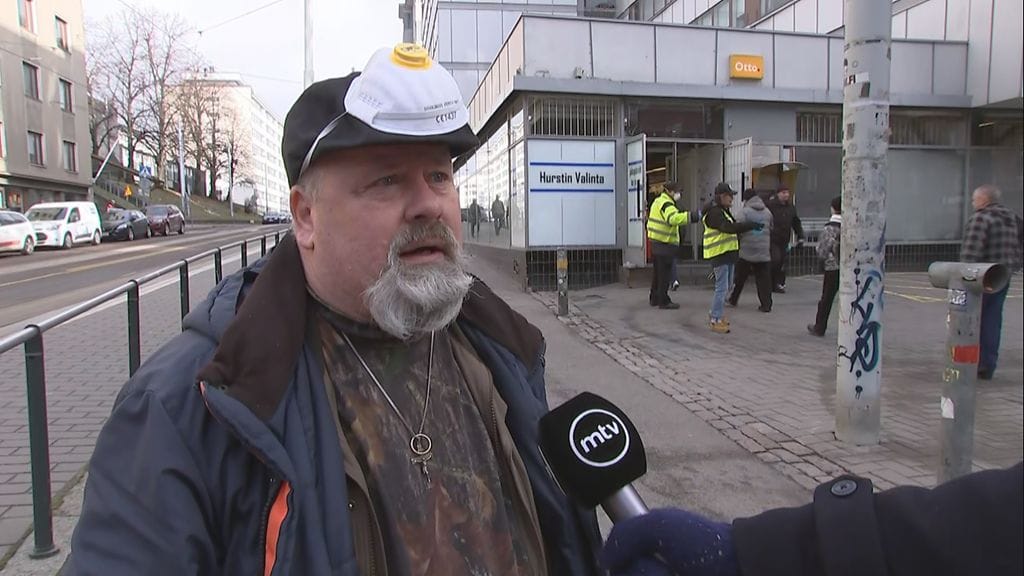Hursti toimi vuosina 2005–2019 Veikko ja Lahja Hurstin Laupeudentyö -yhdistyksen toiminnanjohtajana.