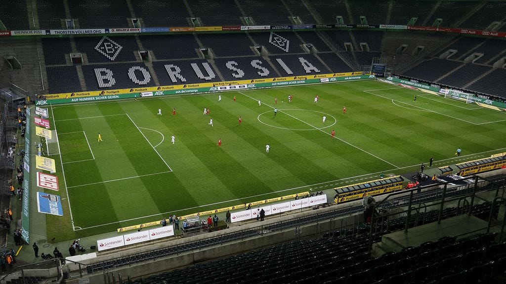 Borussia Dortmundin kotiareena tyhjilllään liigan keskeyttämisen takia.