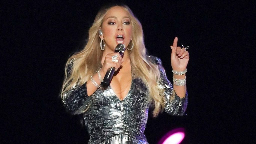 Mariah Carey menetti siskonsa Alisonin ja äitinsä Patrician samana päivänä 24. elokuuta.