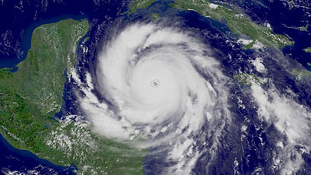 Satelliittikuva Dean-hurrikaanista 20.8.2007 (Kuva: EPA/NOAA)