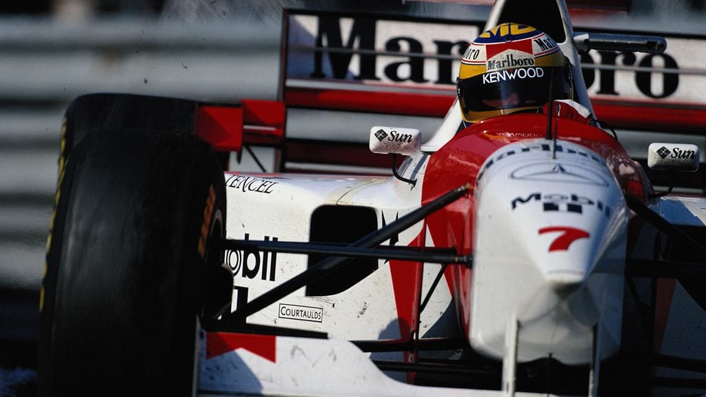 Mark Blundell McLarenin ratissa vuonna 1995.