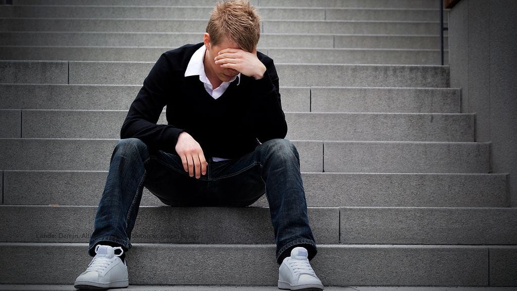 Kuvituskuva. Negatiiviset talousuutiset, työttömyys ja sodat maailmalla heikentävät tällä hetkellä nuorten ja pienituloisten tulevaisuususkoa.