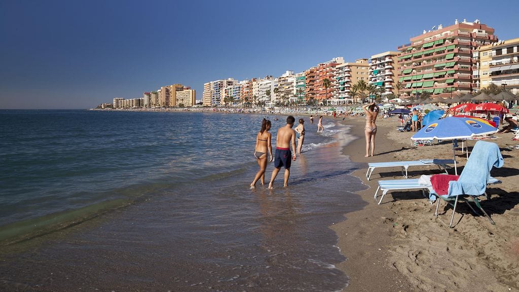 Espanjalaismedia kertoo nuoren suomalaisnaisen kuolemasta Fuengirolassa. Kuvituskuva.