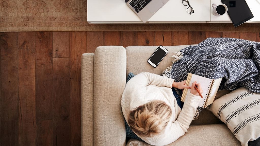 sohvalla työskentely