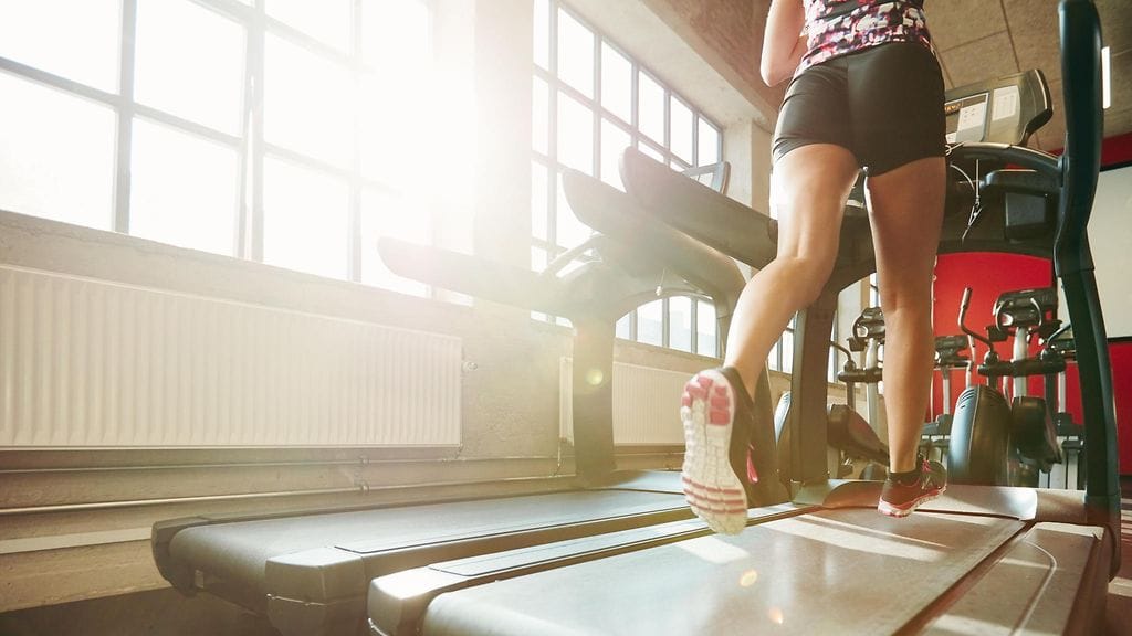 Kuvituskuvassa on perinteinen juoksumatto ilman jumaltilaominaisuutta.