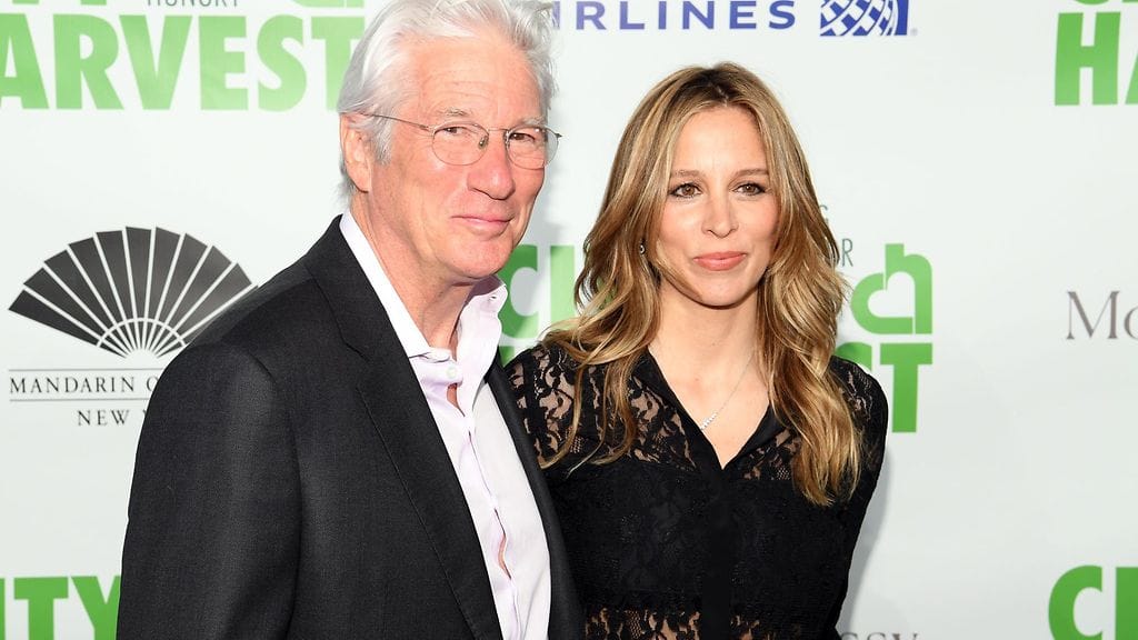 Richard Gere vaimonsa Alejandra Silvan kanssa vuonna 2019