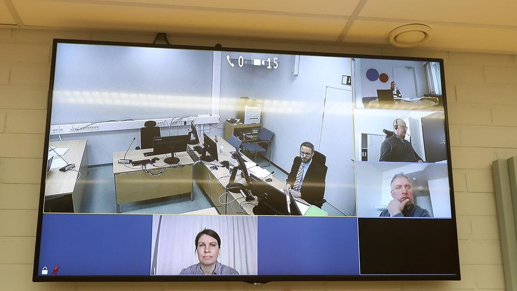Oulun pizzamafiaoikeudenkäynti videoyhteyden välityksellä huhtikuussa 2020.