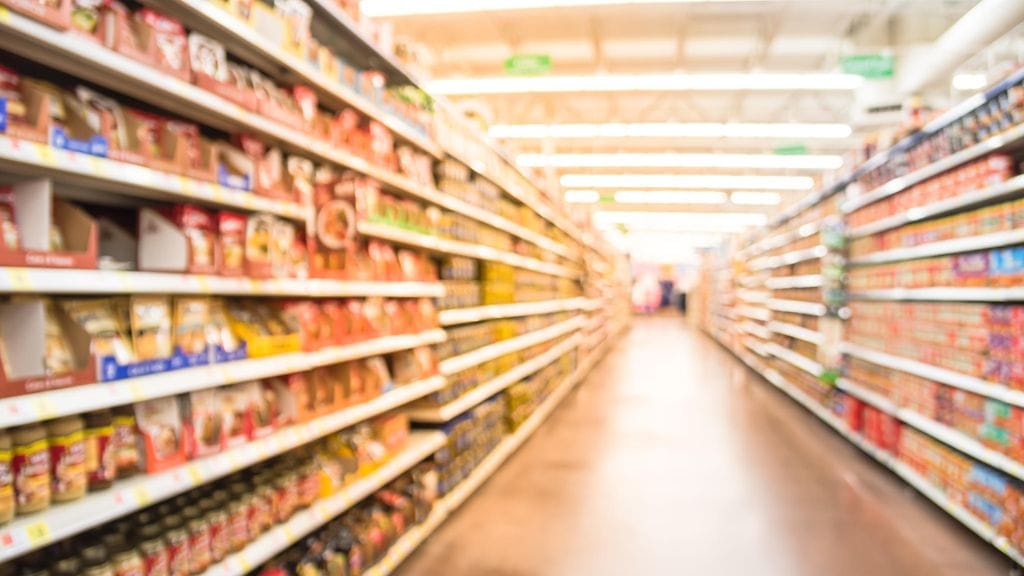 Elintarvikkeita vedettiin markkinoilta Suomessa viime vuonna ennätyksellisen paljon, kertoo Ruokavirasto. Kuvituskuva.
