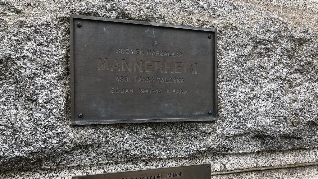 graniittitalo julkisivu