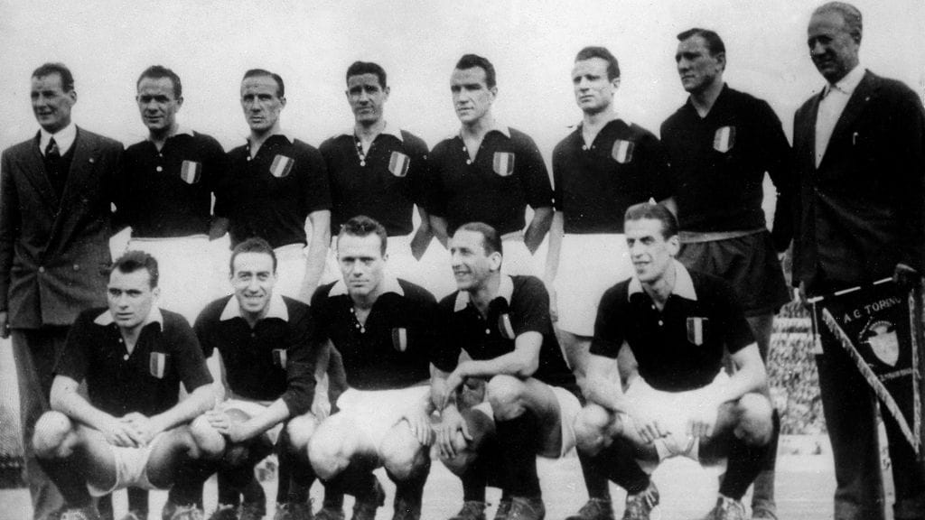 Tämä on viimeinen kuva AC Torinon menestysjoukkueesta ennen toukokuussa 1949 tapahtunutta lentoturmaa.