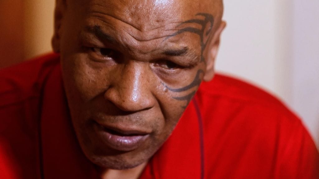 Mike Tyson haluaa takaisin kehäköysien sisälle.