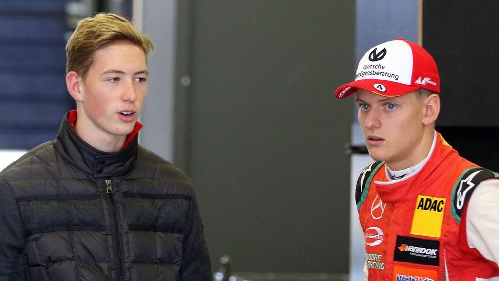 David Schumacher (vasemmalla) on Ralf Schumacherin poika ja Mick Schumacher Michael Schumacherin poika.