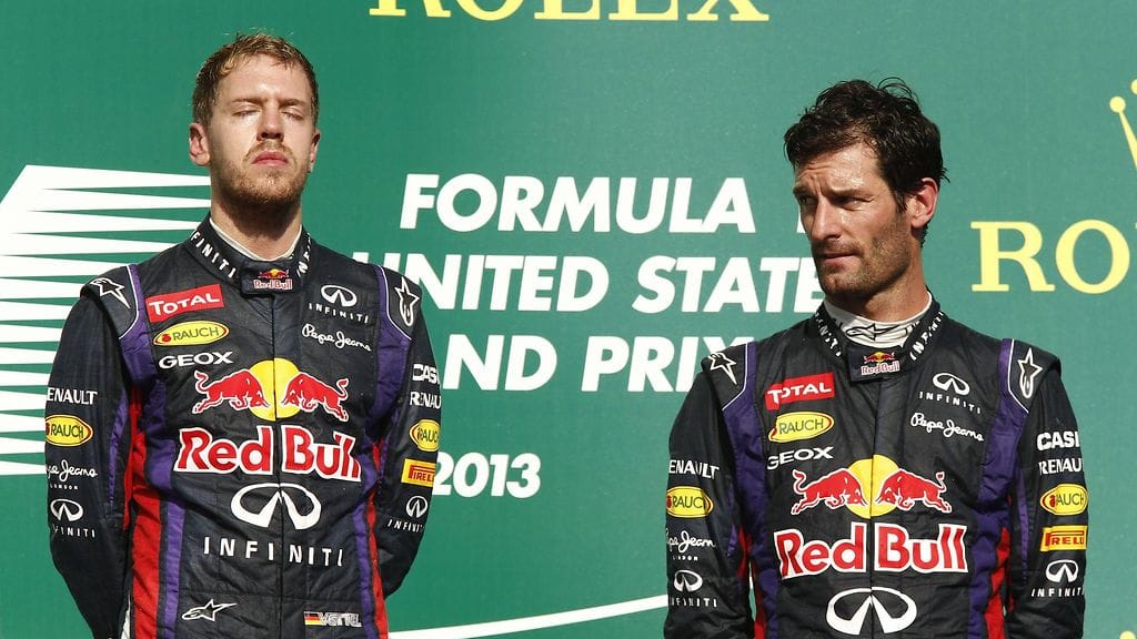 Mark Webber (oikealla) ja Sebastian Vettel ajoivat tallikaveruksina Red Bullilla 2009–2013.