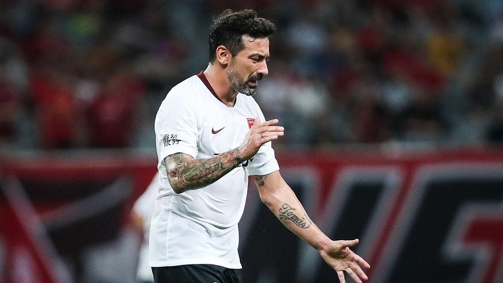 Ezequiel Lavezzi on kiristysjupakan keskellä.