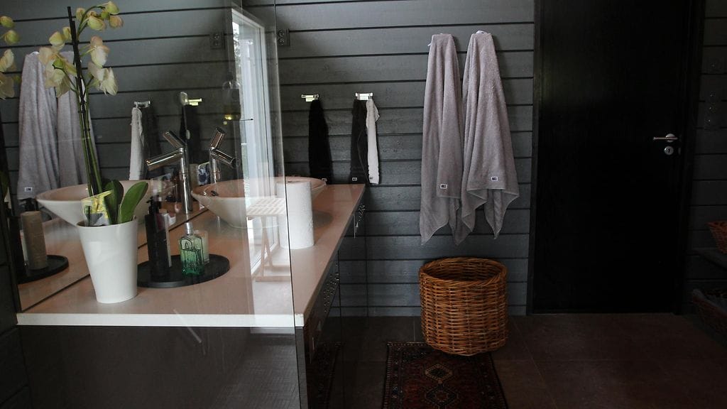 SKK6_Eps5_Sipoo_Kylpyhuone_2_Kuvaaja_Emmi_Heijari