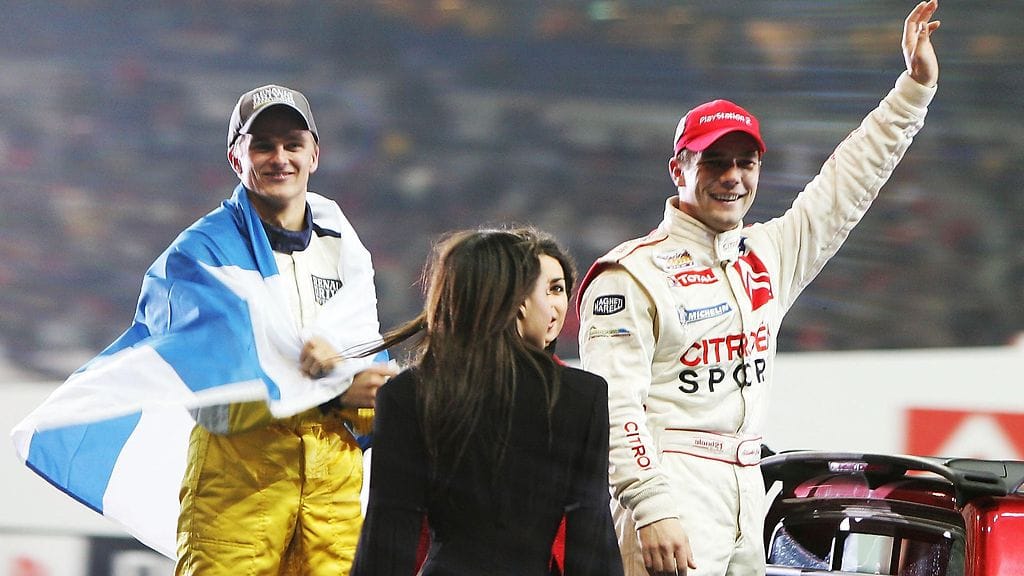 Heikki Kovalainen ja Sebastien Loeb esittäytyivät yleisölle ennen loppuottelua.