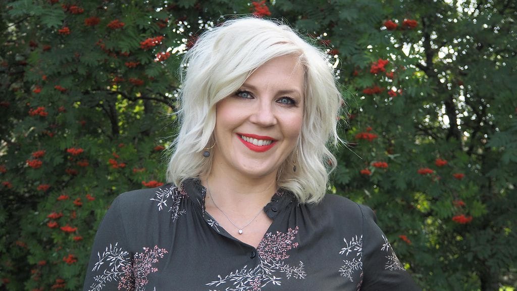 Vappu Pimiä vietti juhannusta puolisonsa kanssa.