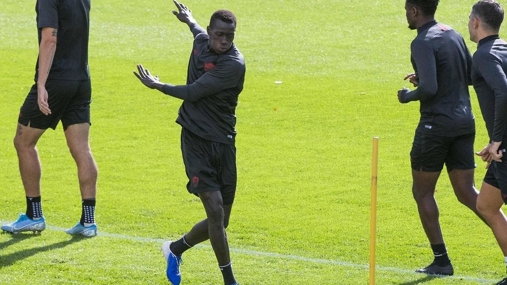 Joseph Bouasse harjoitteli Roman joukkueen kanssa viime marraskuussa ennen Borussia Mönchengladbachia pelattua Eurooppa-liigan ottelua.