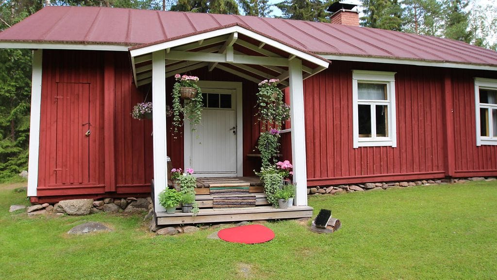 SKK6_Eps6_Laukaa_Punainen_matto_kuisti_2_Kuvaaja_Emmi_Heijari