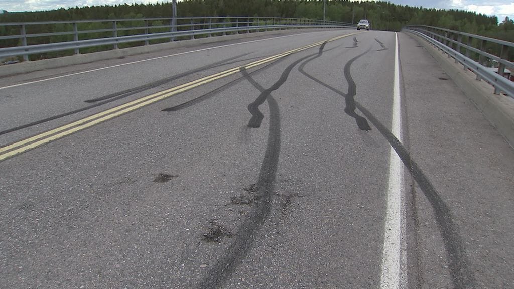 EMASALON-KAAHAILU-TIELAKI_0028_frame_136